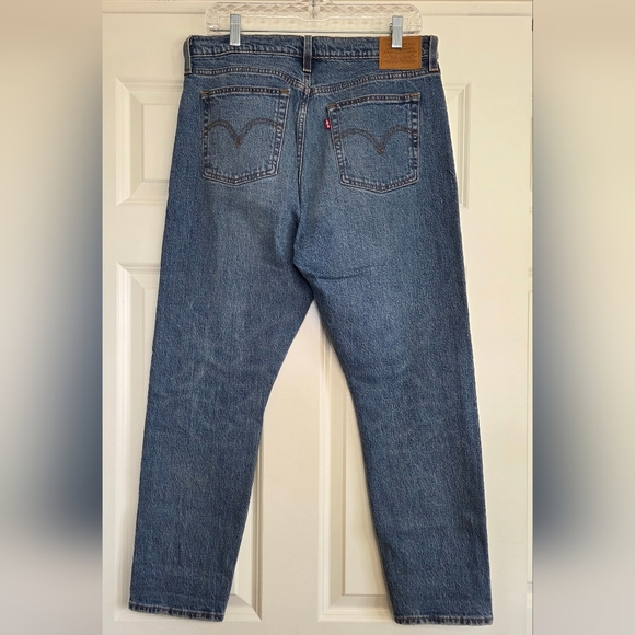 Levi's Premium Denim Button-Fly Wedgie Jean in Medium Wash - Size 31 - Picture 3 of 13